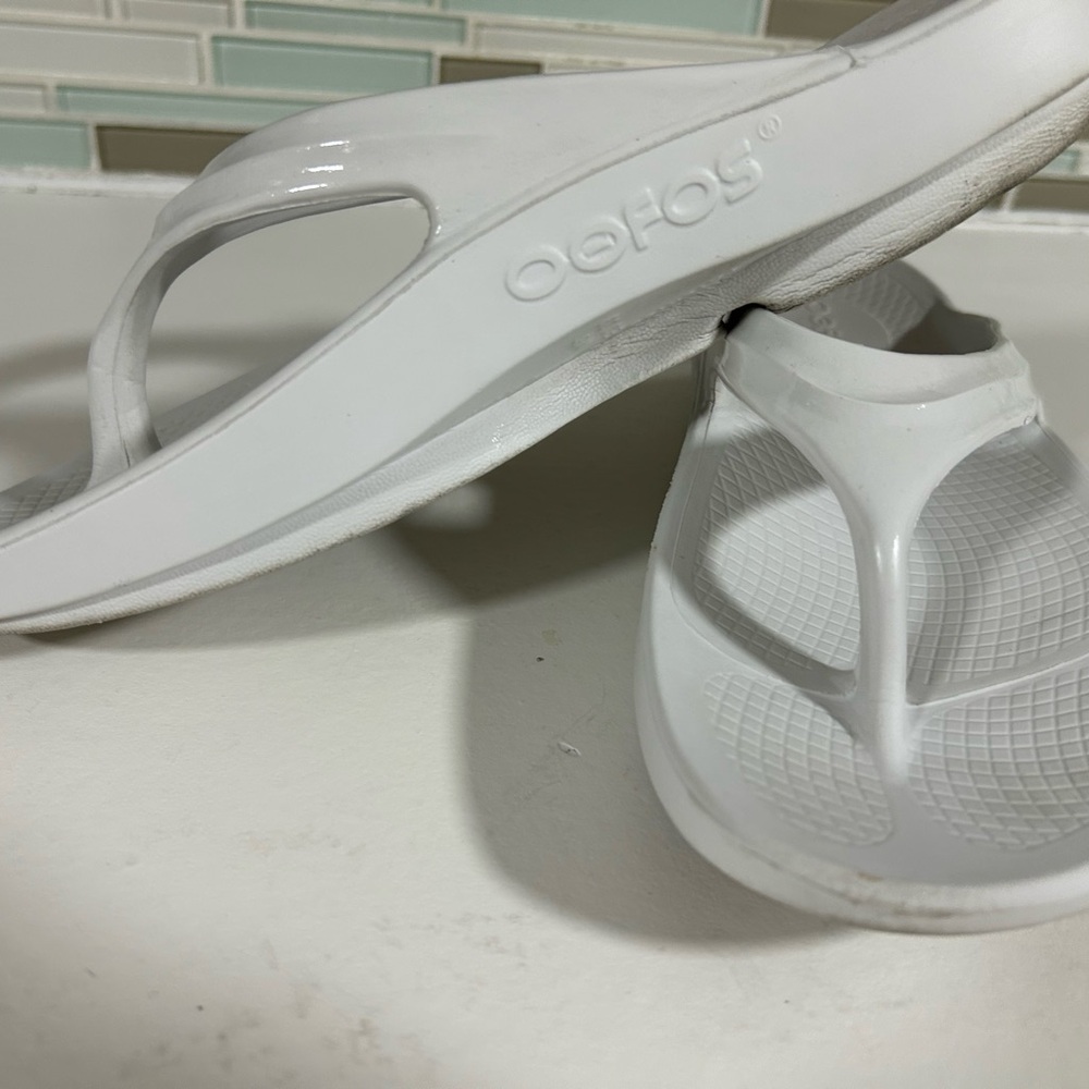 OOFOS Women's OOlala White Sandals - Picture 2 of 7